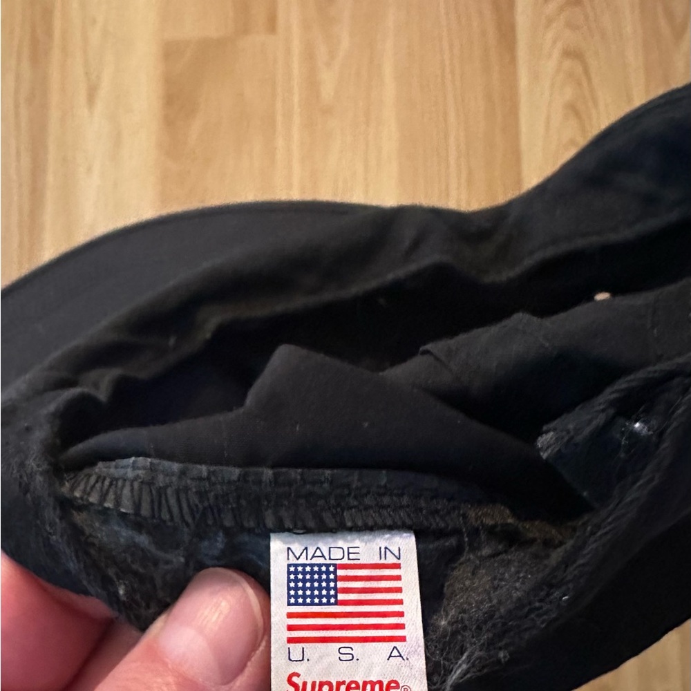 SS17 Supreme Black Rubber Logo Cap - Picture 3 of 3